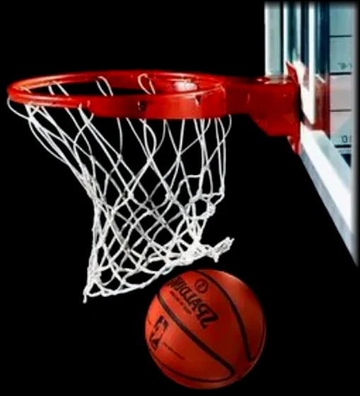 Aro de básquet con la pelota entrando, imagen deportiva de Konabet